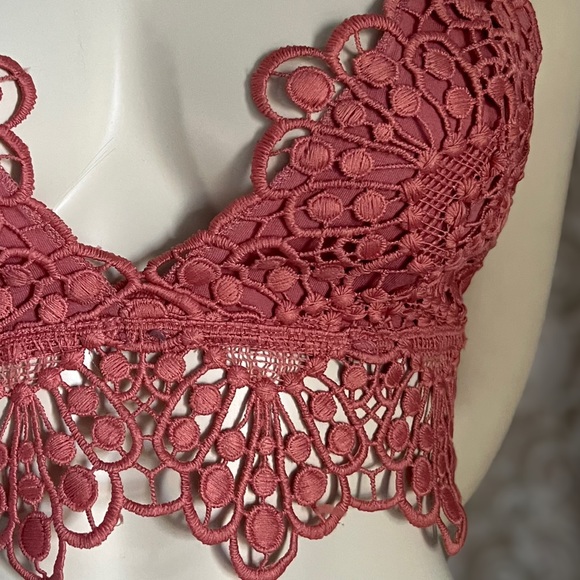 Forever 21 | Summer Pink Crochet Crop Spaghetti, Strap, Top Boho-inspire… - Picture 5 of 17